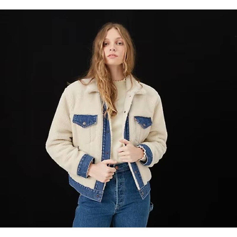 NWT Levis Off-White and Blue Sherpa Ex-Boyfriend Trucker Jacket size small - Picture 2 of 6